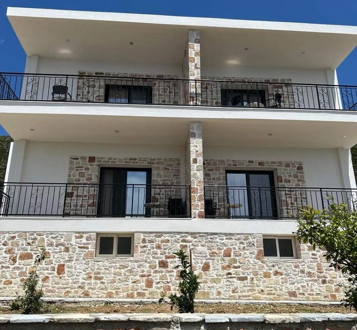 Villa Thomas Dhërmi 0*,  Albania